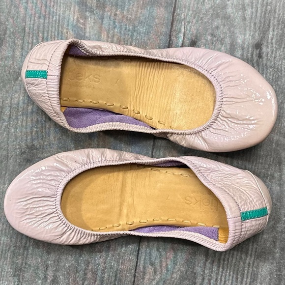 Tieks Pale Pink Patent Leather Flats - Picture 1 of 10